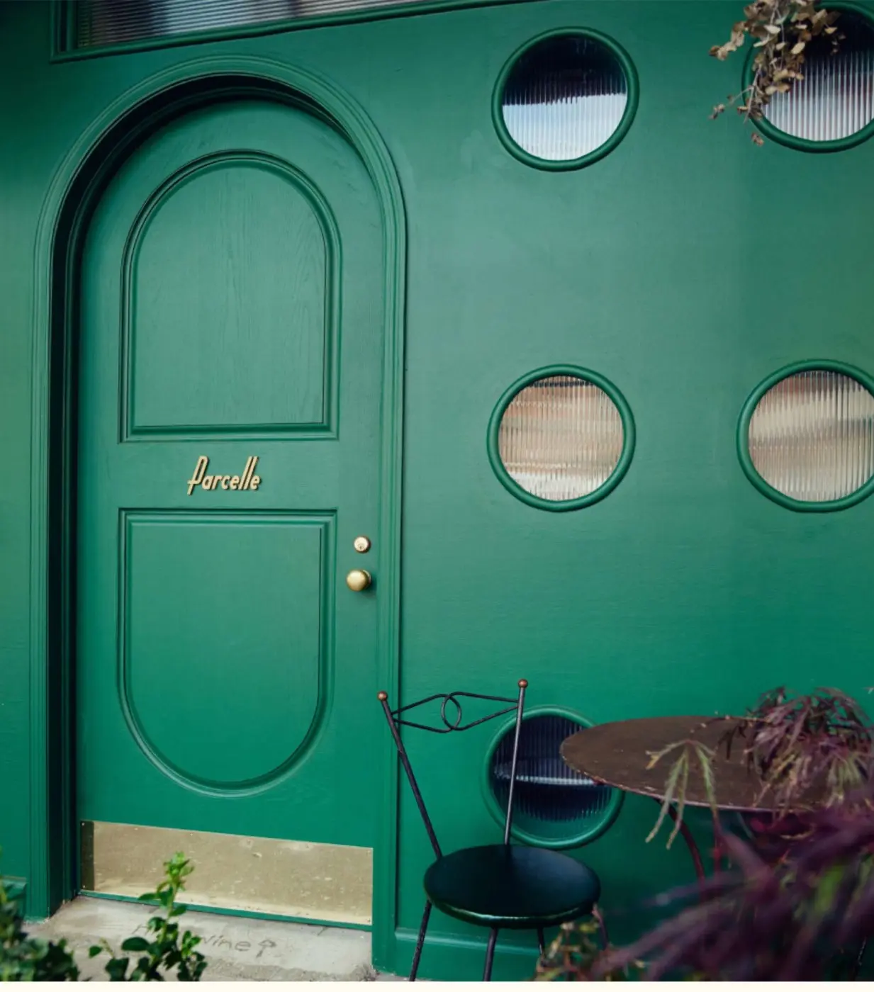 The green arched door of Parcelle wine bar in Chinatown